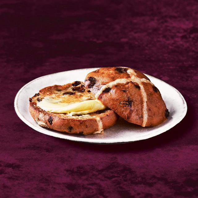 M&S Made Without Hot Cross Buns 4 per pack