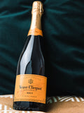 Champagne Veuve Clicquot Label Brut jaune DrinksTime 