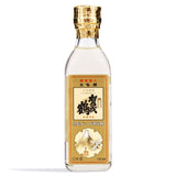 Saké Kamotsuru Shuzo Tokusei Gold Daiginjo avec flocons d'or Sakura 賀茂鶴 特製純金箔入大吟釀 (S) (ABV 16,4%)
